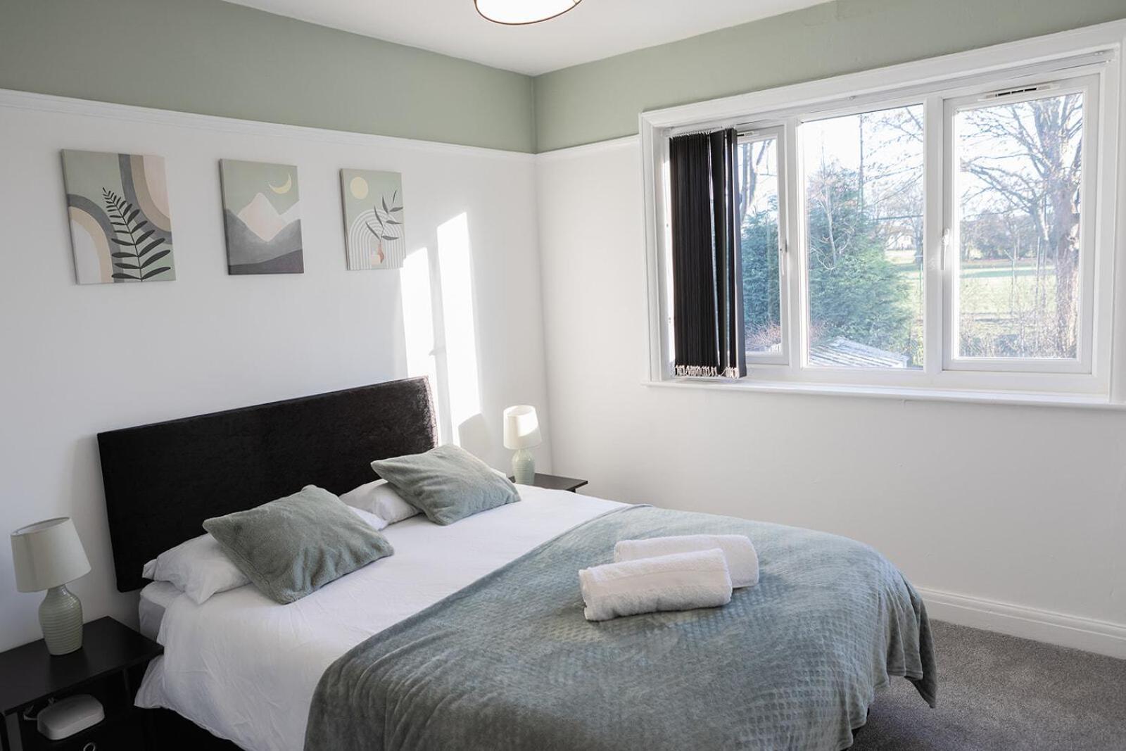 Lymer House - Stylish 3 Bedroom House In Wolverhampton Exterior photo