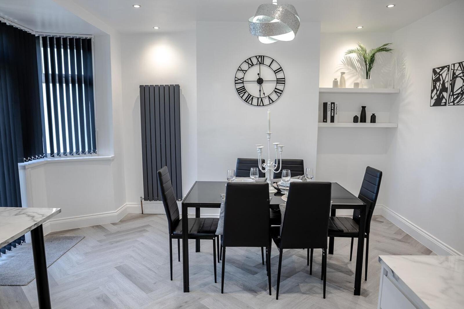 Lymer House - Stylish 3 Bedroom House In Wolverhampton Exterior photo